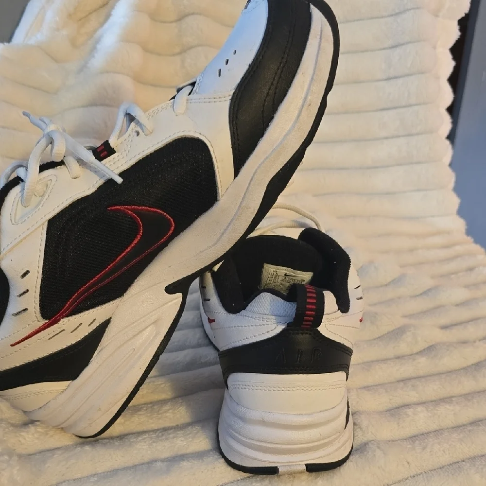 Nike Men's Black and White Sneakers with Red Details